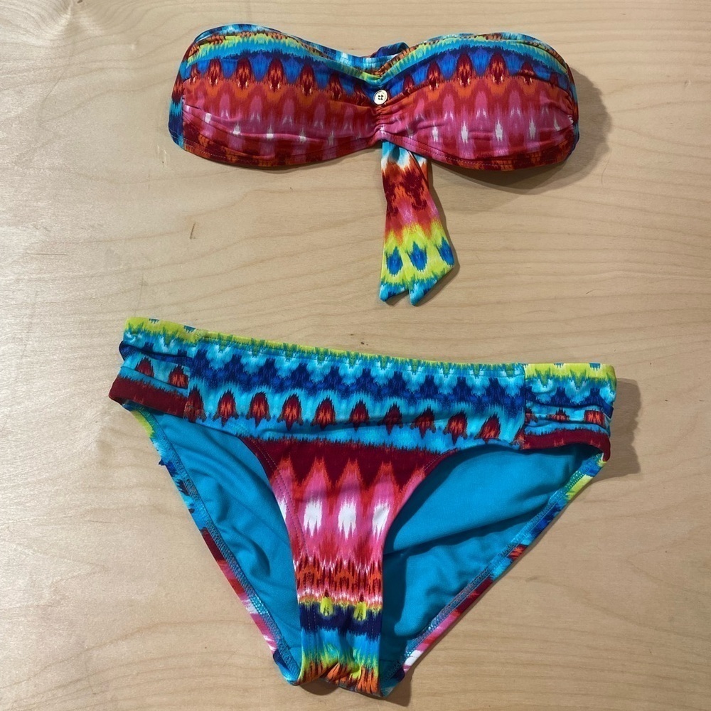 Liz Claiborne Two Piece Swimsuit Top size 10 Bottom size 6 (JI)